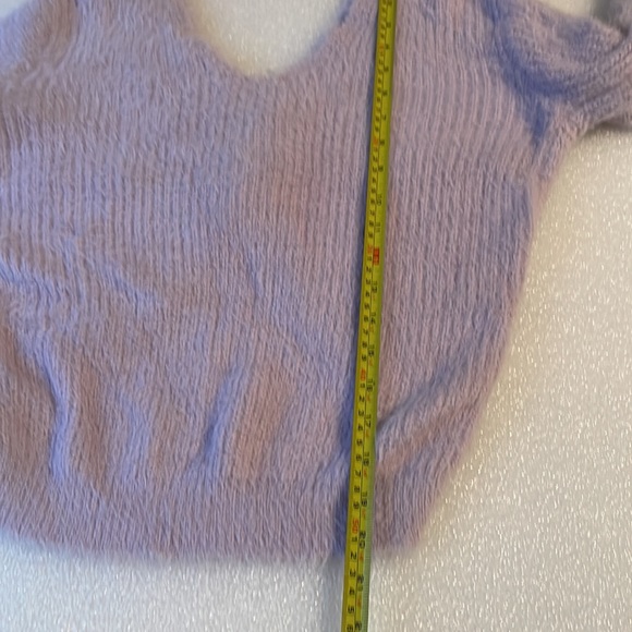 Soft mauve sweater with cross over in back pretty loose knit - Picture 7 of 8
